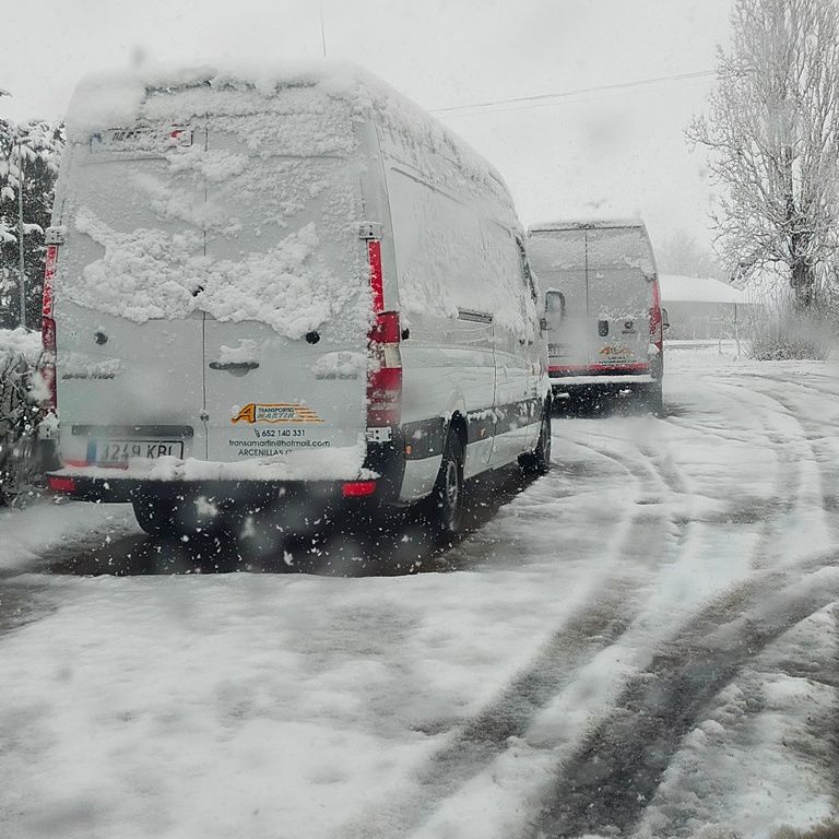 furgoneta con nieve